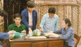 韩国婆婆实现吃瓜自由,揭秘韩国家庭餐桌上的独特风味