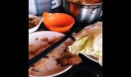 弟弟请爸爸吃瓜