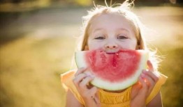 小孩识字吃瓜,识字小达人吃瓜趣事记