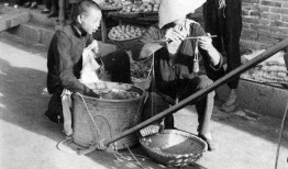 曲阜老头吃瓜事件