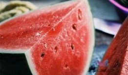 吃瓜泡泡冰,吃瓜泡泡冰，清凉一夏的甜蜜诱惑