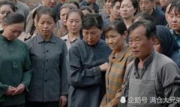 村头吃瓜大妈,揭秘乡村生活点滴