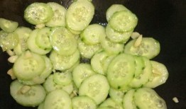 蛇皮瓜怎样炒吃,家常美味新尝试