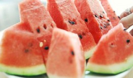 吃瓜泡泡冰,吃瓜泡泡冰，清凉一夏的甜蜜诱惑