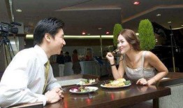 迷你相亲吃瓜,吃瓜群众围观甜蜜瞬间