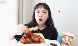 吃瓜小姐姐吃炸鸡,美味与欢乐的完美邂逅