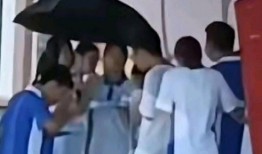 校园吃瓜大学门后续,揭秘大学门后续精彩瞬间