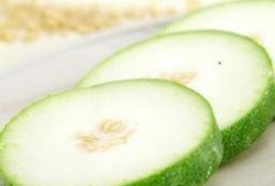 来姨妈密瓜吃吗,“经期女性适宜食用密瓜的养生之道”