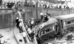 火车上吃瓜事件,火车上吃瓜引发的热议与文明乘车新思考