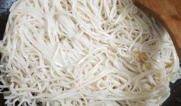 三个瓜吃挂面,探寻传统美食的韵味与传承