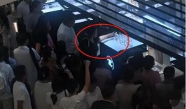 商场柜姐吃瓜,揭秘商场背后的八卦风云