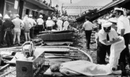 火车上吃瓜事件,火车上吃瓜引发的热议与文明乘车新思考