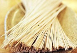 三个瓜吃挂面,探寻传统美食的韵味与传承