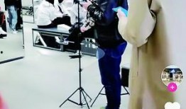 商场柜姐吃瓜,揭秘商场背后的八卦风云