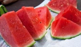 磕糖吃瓜,磕糖吃瓜，揭秘明星甜蜜幕后故事