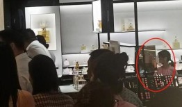 商场柜姐吃瓜,揭秘商场背后的八卦风云